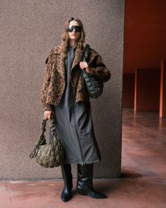 Dámská prošívaná kabelka