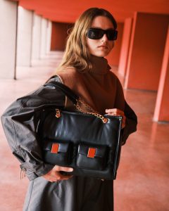 Dámská kabelka s kapsičkami