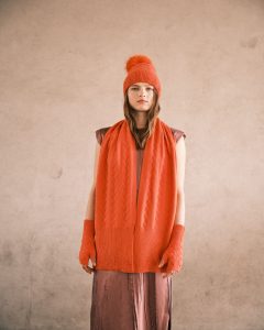 Dámská čepice s bambulí Dámská čepice s bambulí