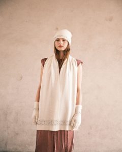 Dámská zimní čepice s kamínkami Dámská zimní čepice s kamínkami