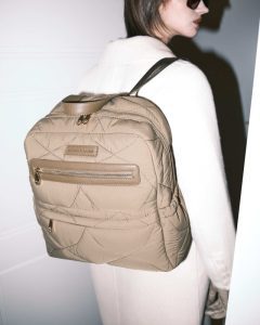 Praktický batoh s kapsami