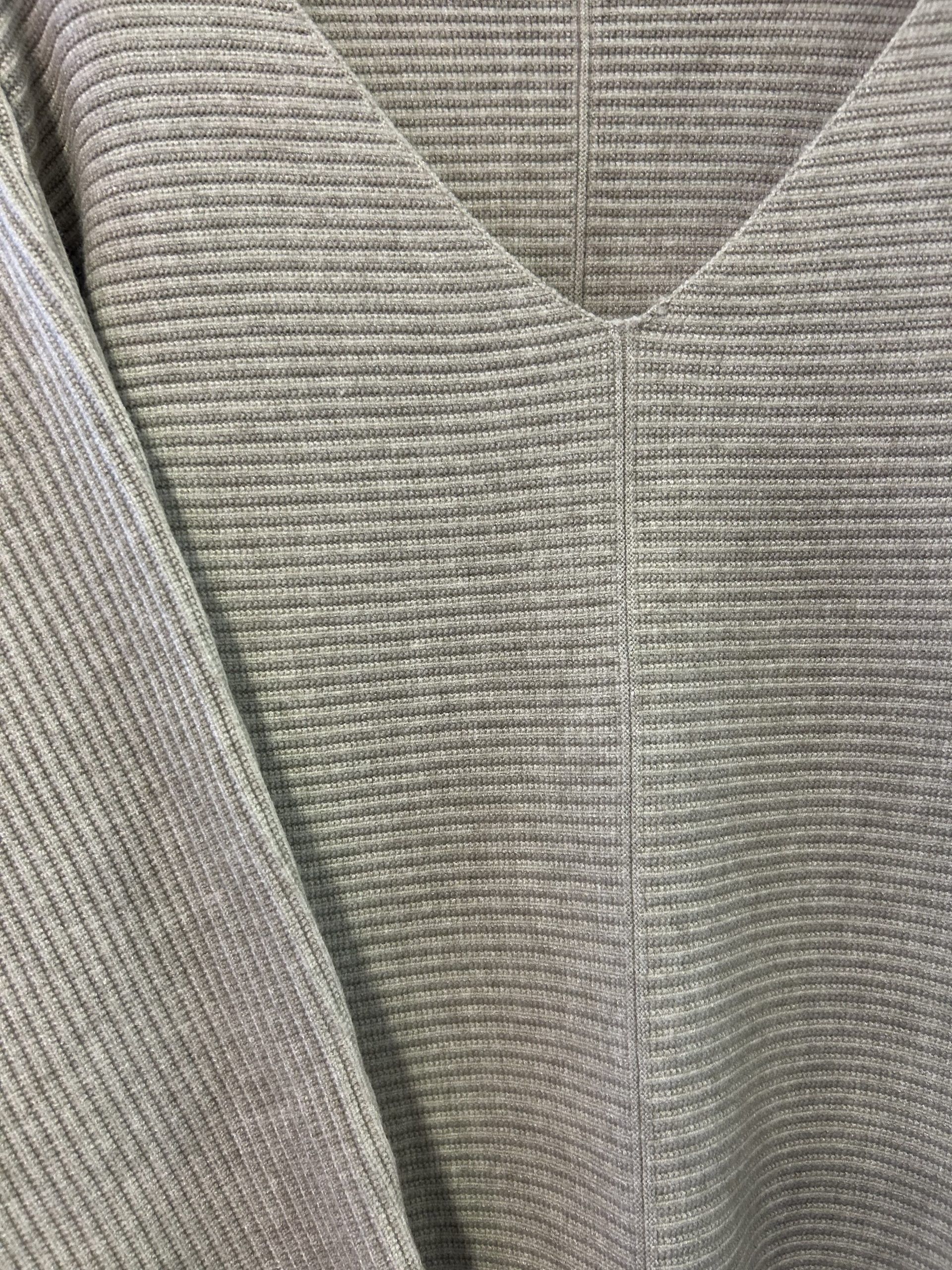 Dámský svetr s výstřihem do V Dámský svetr s výstřihem do V - Obrázek 2