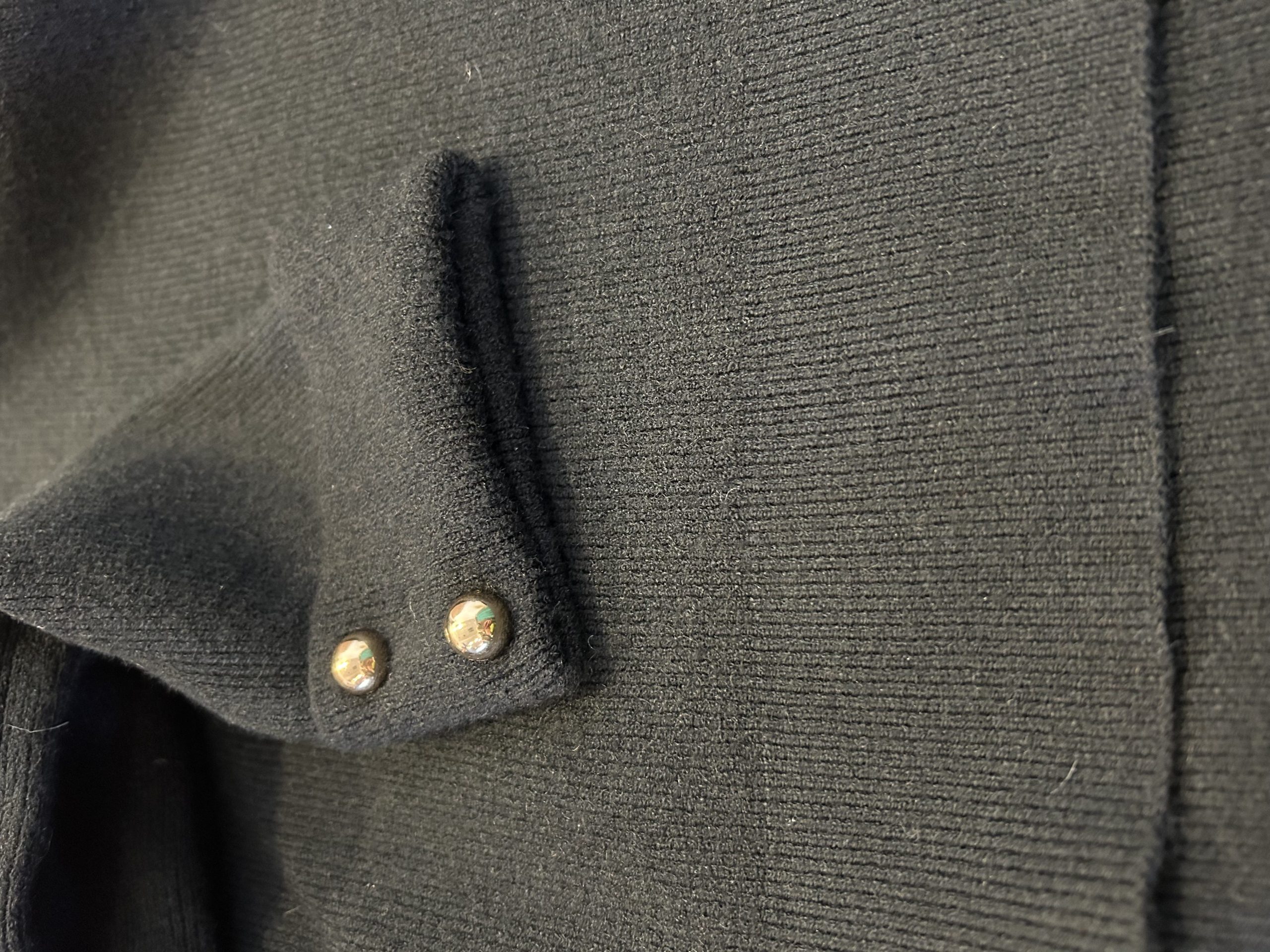 Dámský svetr s výstřihem do V Dámský svetr s výstřihem do V - Obrázek 2