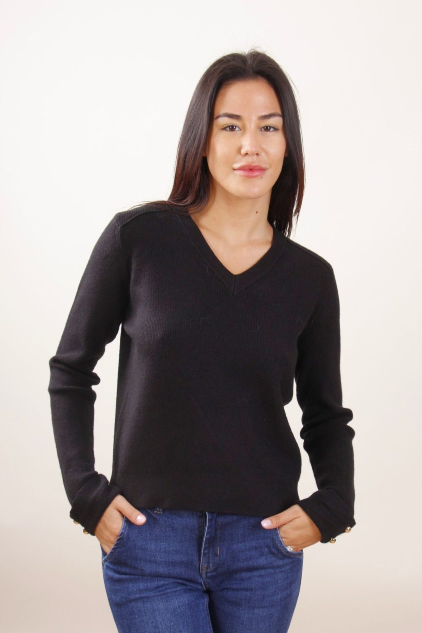 Dámský svetr s výstřihem do V