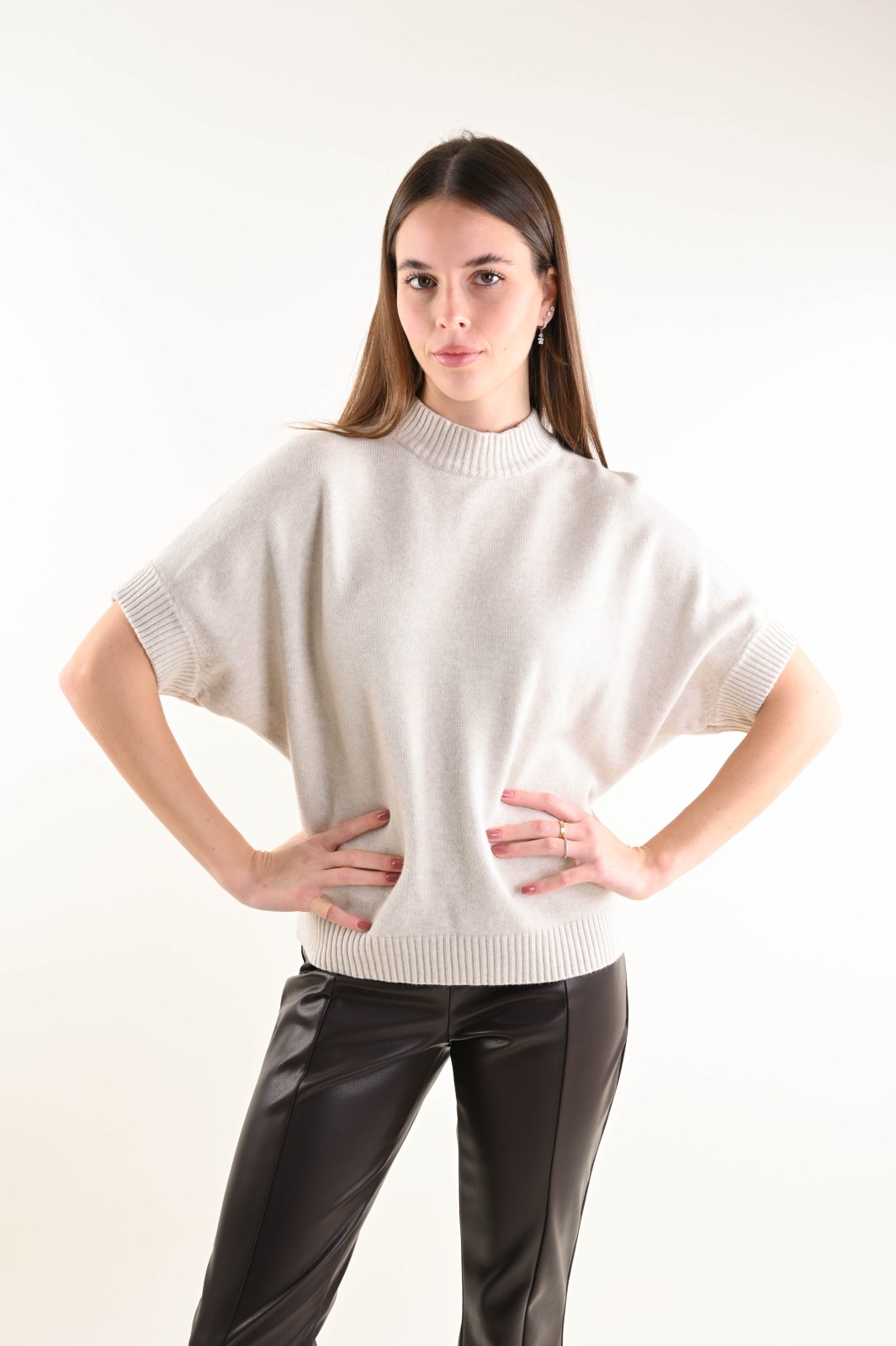 Svetr s krátkým rukávem Svetr s krátkým rukávem